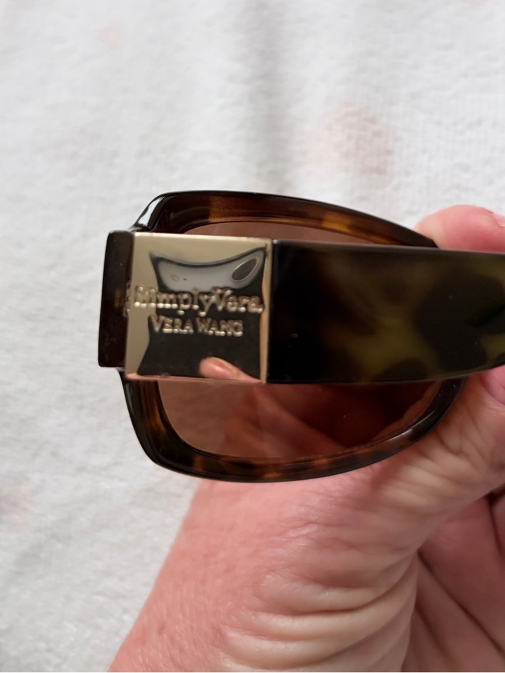 Vera Wang Brown Tortoiseshell Women's Sunglasses - Olive Temples - Picture 3 of 9